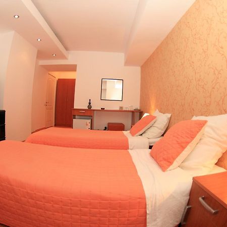 Pensiunea Studio Bacau Bilik gambar