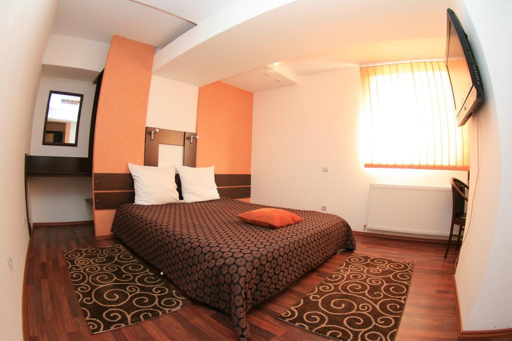 Pensiunea Studio Bacau Luaran gambar