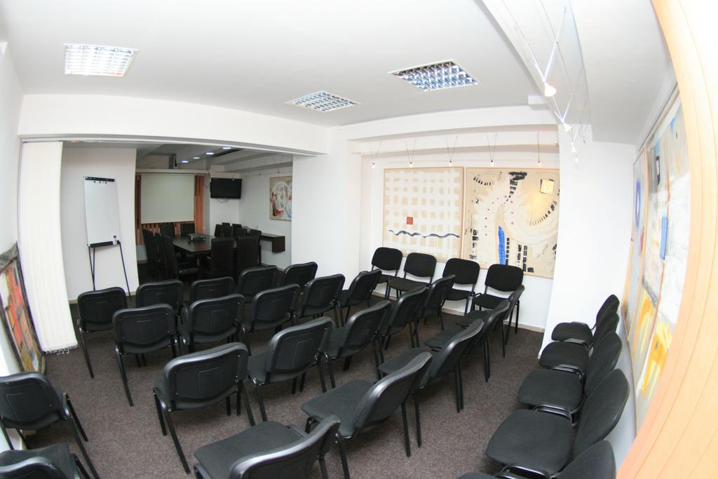 Pensiunea Studio Bacau Luaran gambar