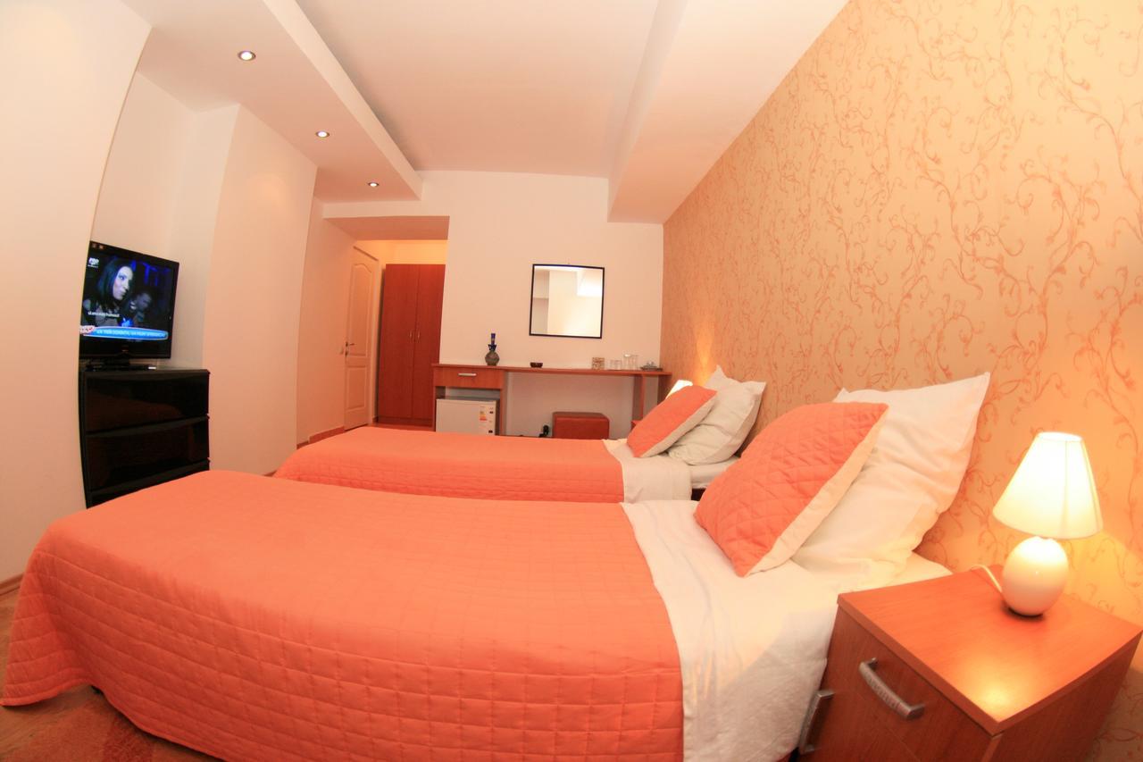 Pensiunea Studio Bacau Bilik gambar