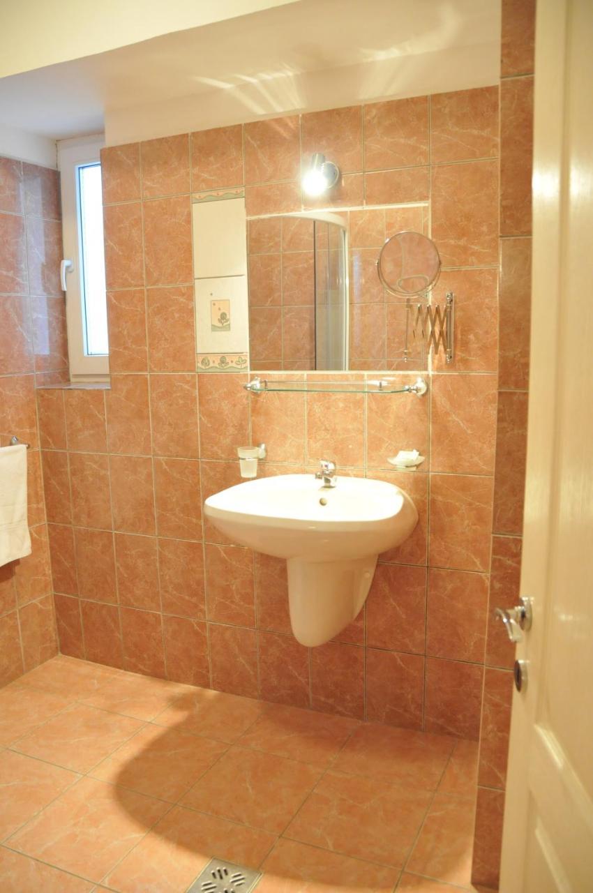 Pensiunea Studio Bacau Luaran gambar